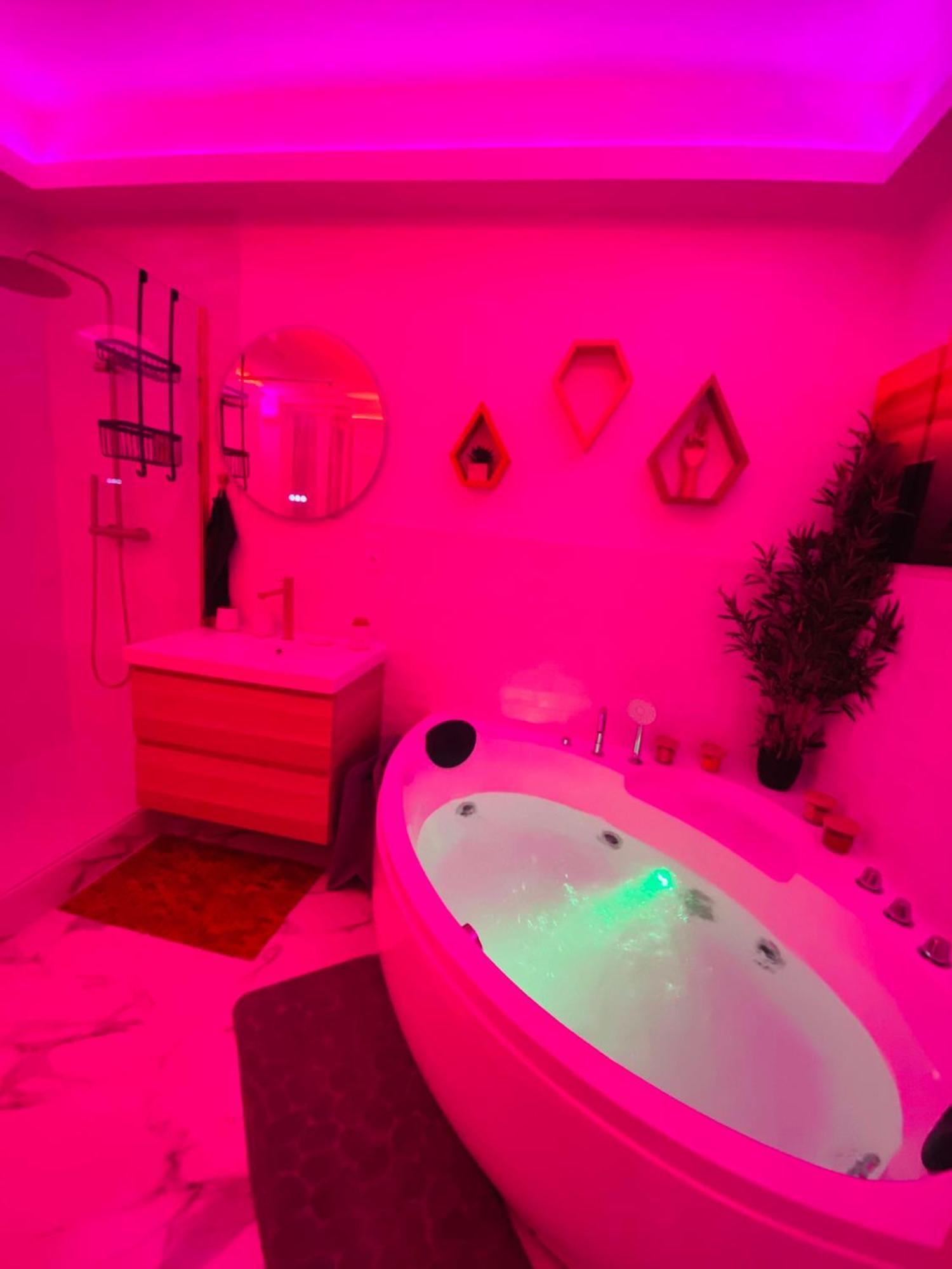 Lotus - Equipe, Balneo, Wi-fi, Hypercentre * Saint-Quentin (Aisne)